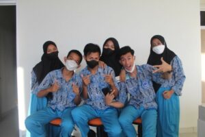 Rima (XII MIPA 1), Iqbal (XI MIPA 3), Fadel (XI IPS 3), Yennyta (XI MIPA 3), Hafis (XI MIPA 3 dan Shinta (XI MIPA 2),